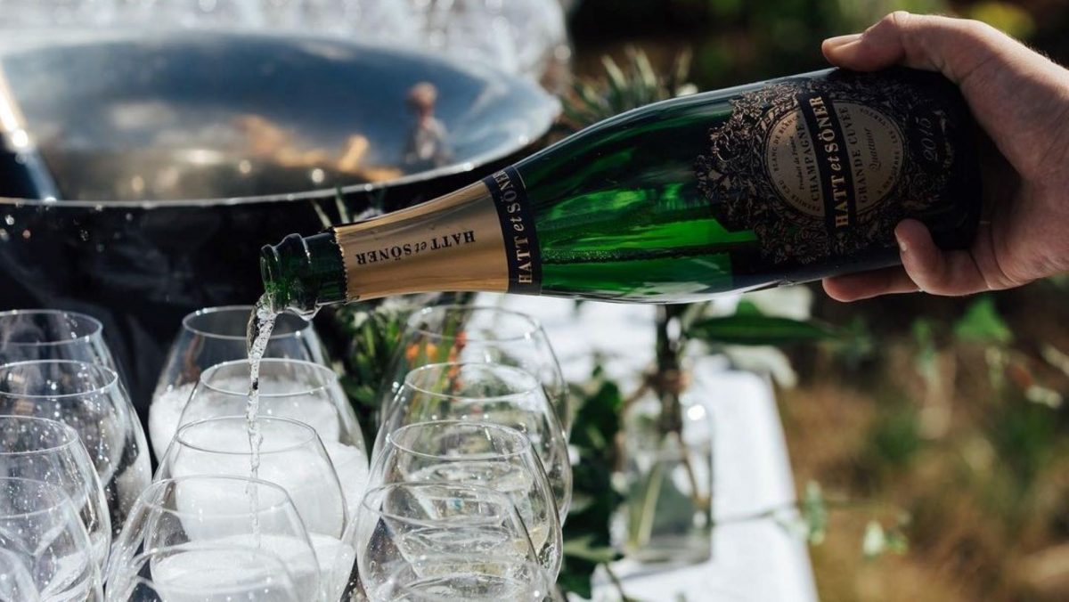 forretning Modstander par The UAE Champagne Index: Hatt et Söner - Gault & Millau UAE